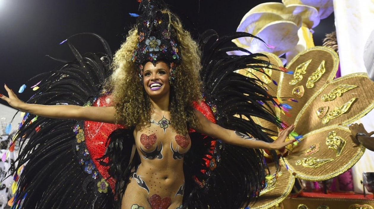 Algumas imagens dos desfiles do Carnaval de 2016 | Colírio de Macho | Fotos  de Mulheres Peladas